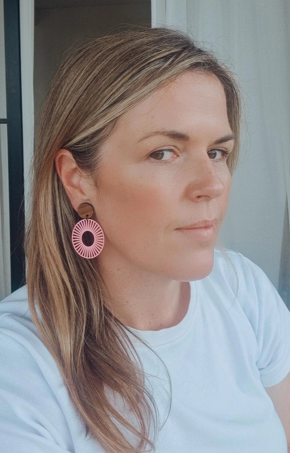 Sawyer Dangle Pink - Walnut Top