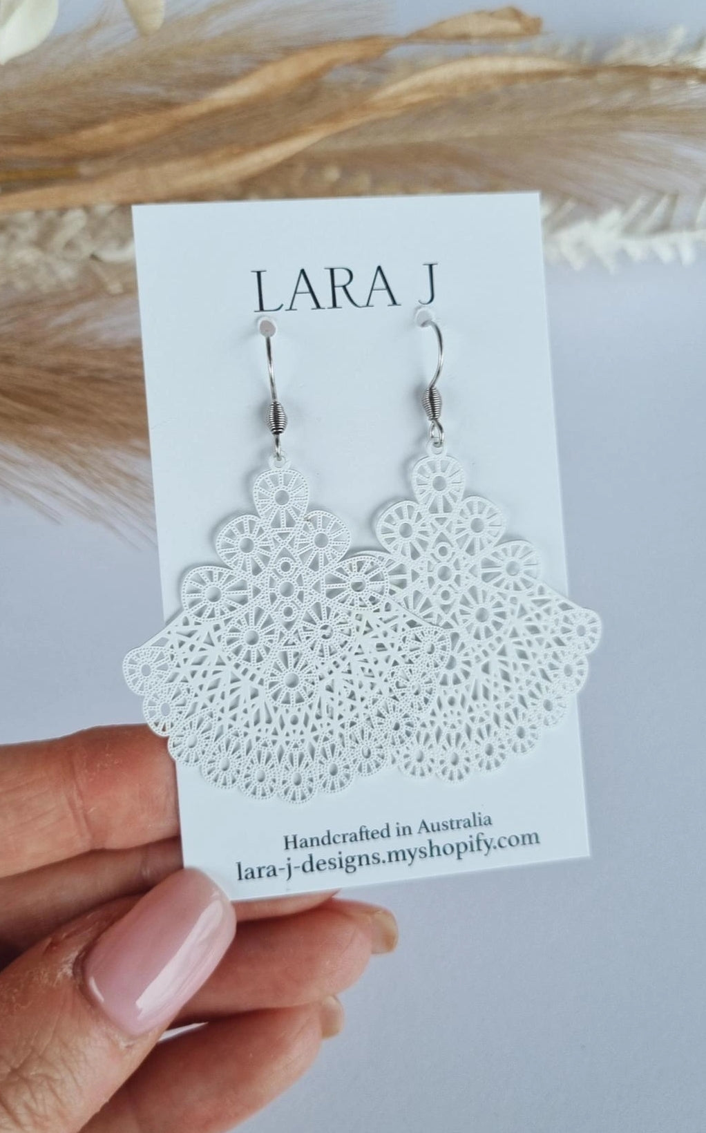 Cecilia Dangles - White