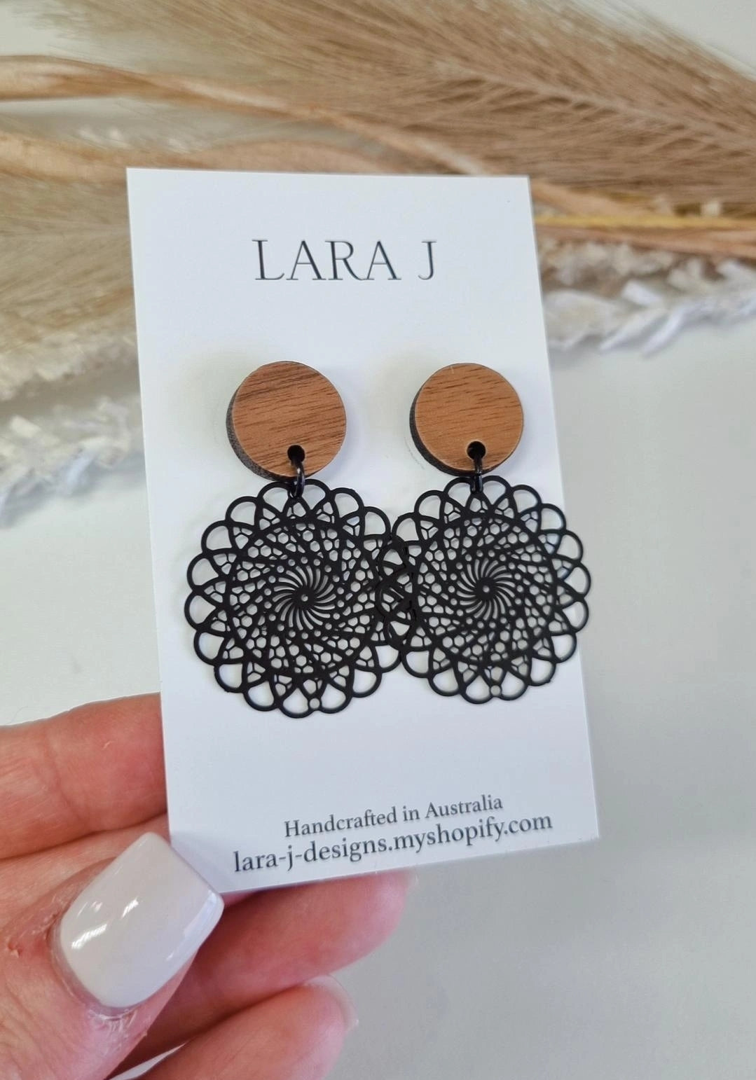 Wren Dangle Black - Walnut Top