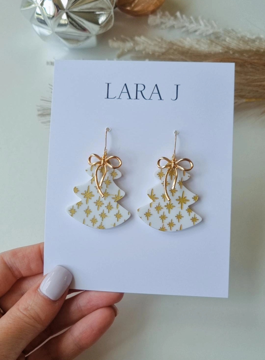 Christmas Tree Dangle - White/Gold + Gold Bow