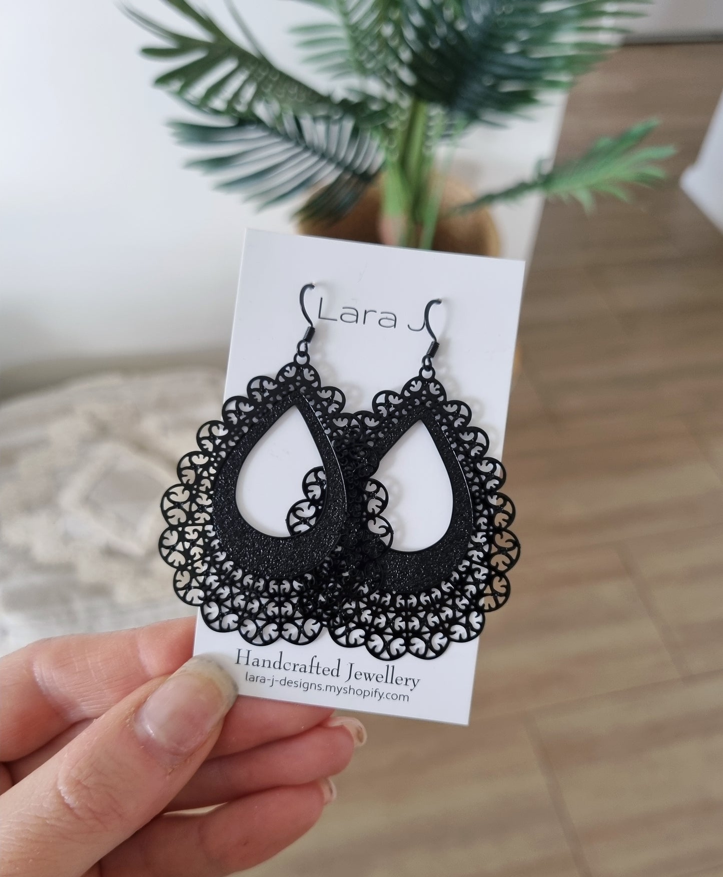 Indie Dangles - Black