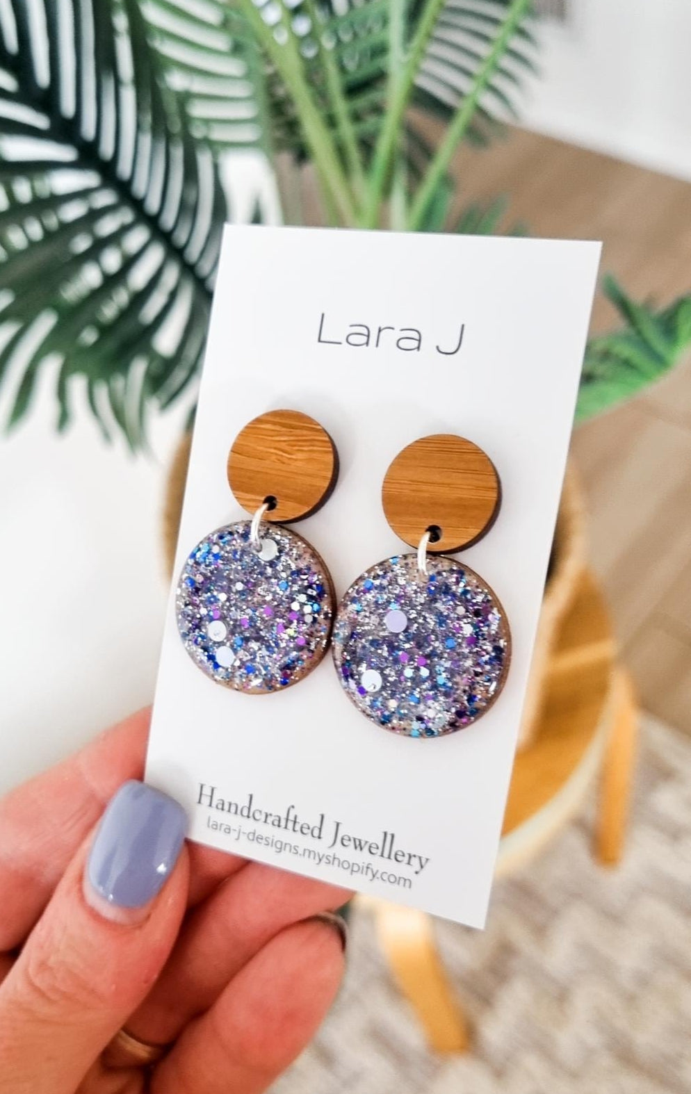 Petite Circle Dangle - Blizzard