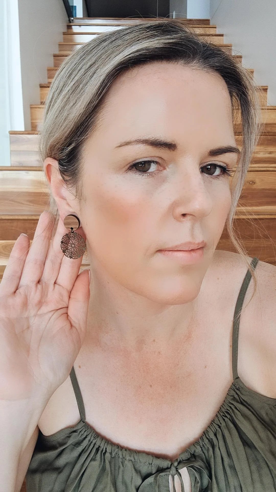Willow Dangle Black - Walnut Top