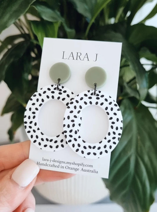 Oval Loop Dangle - Khaki/Dot
