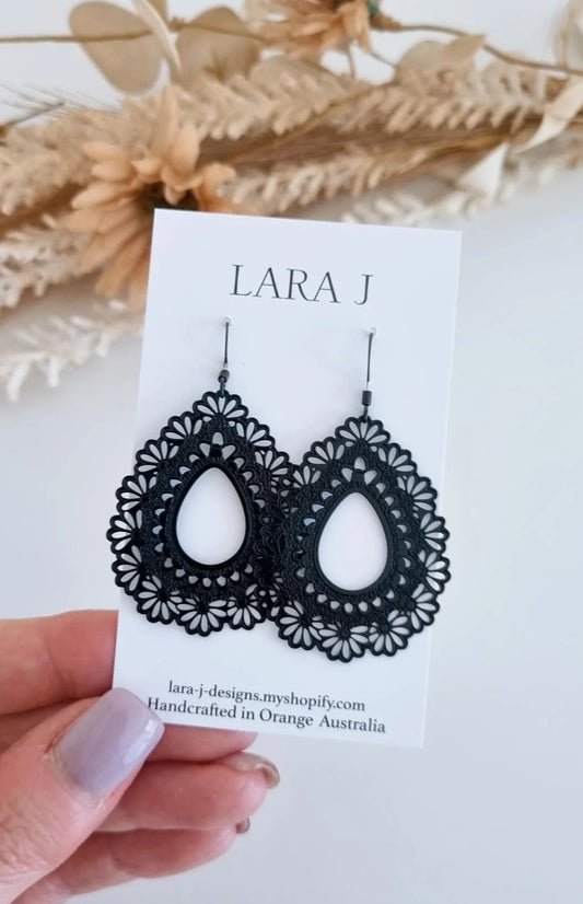 August Hook Dangle - Black