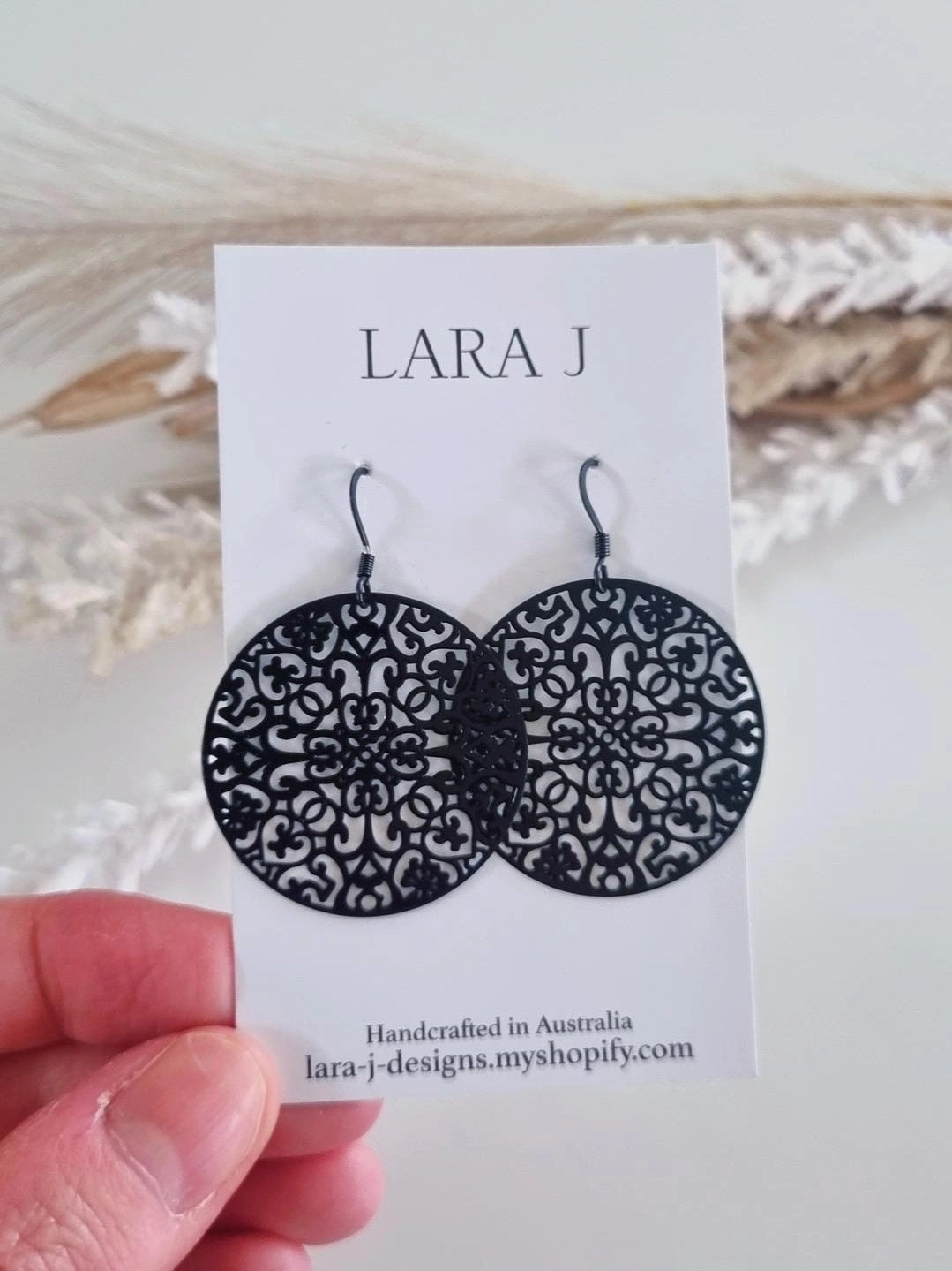 Lacy Dangle - Black