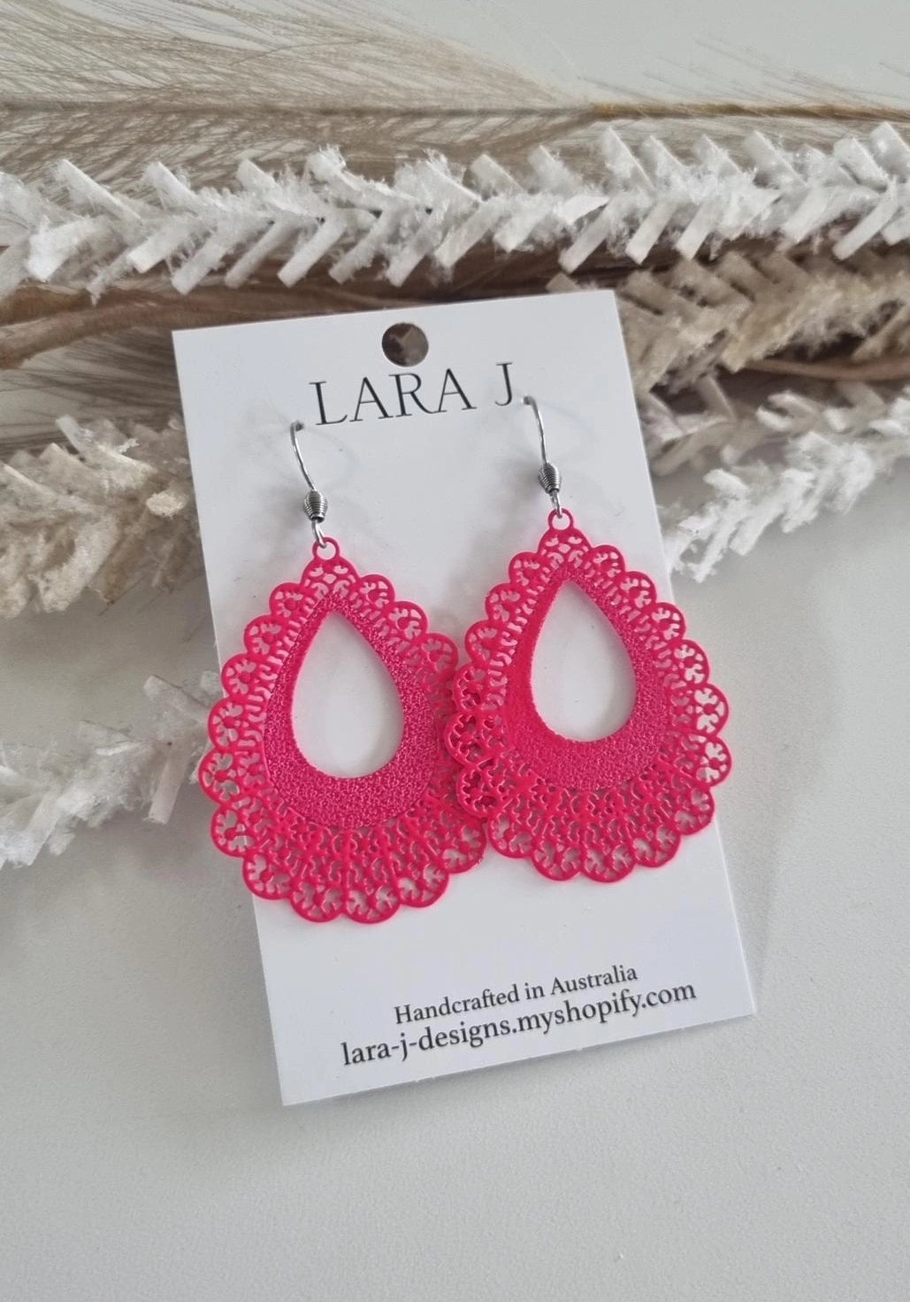 Ellie Hook Dangle - Magenta