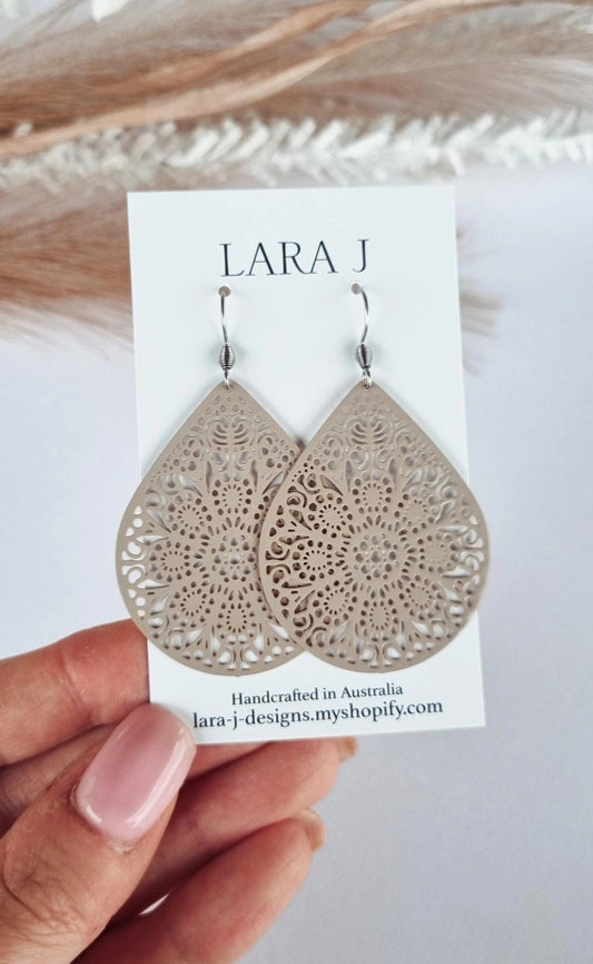 Ellory Dangles - Latte