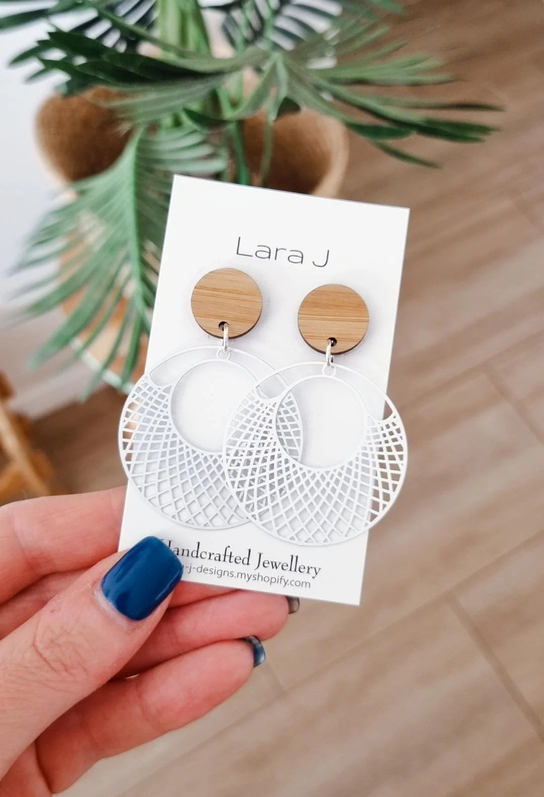 Stella Dangle White - Bamboo Top