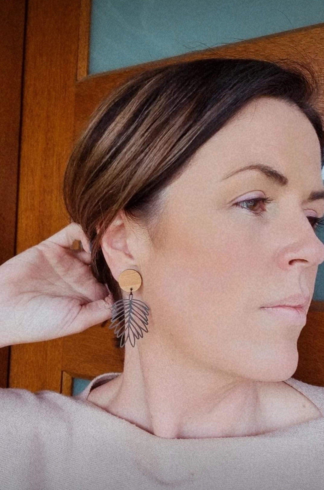 Holly Dangle Tan - Walnut Top
