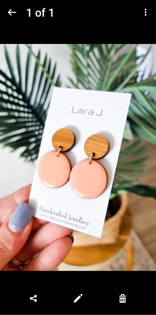 ▪︎ Petite Circle Dangle - Peachy